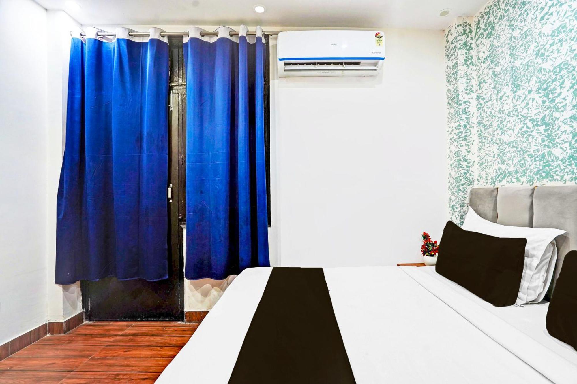Twamev Residency Hotell New Delhi Exteriör bild