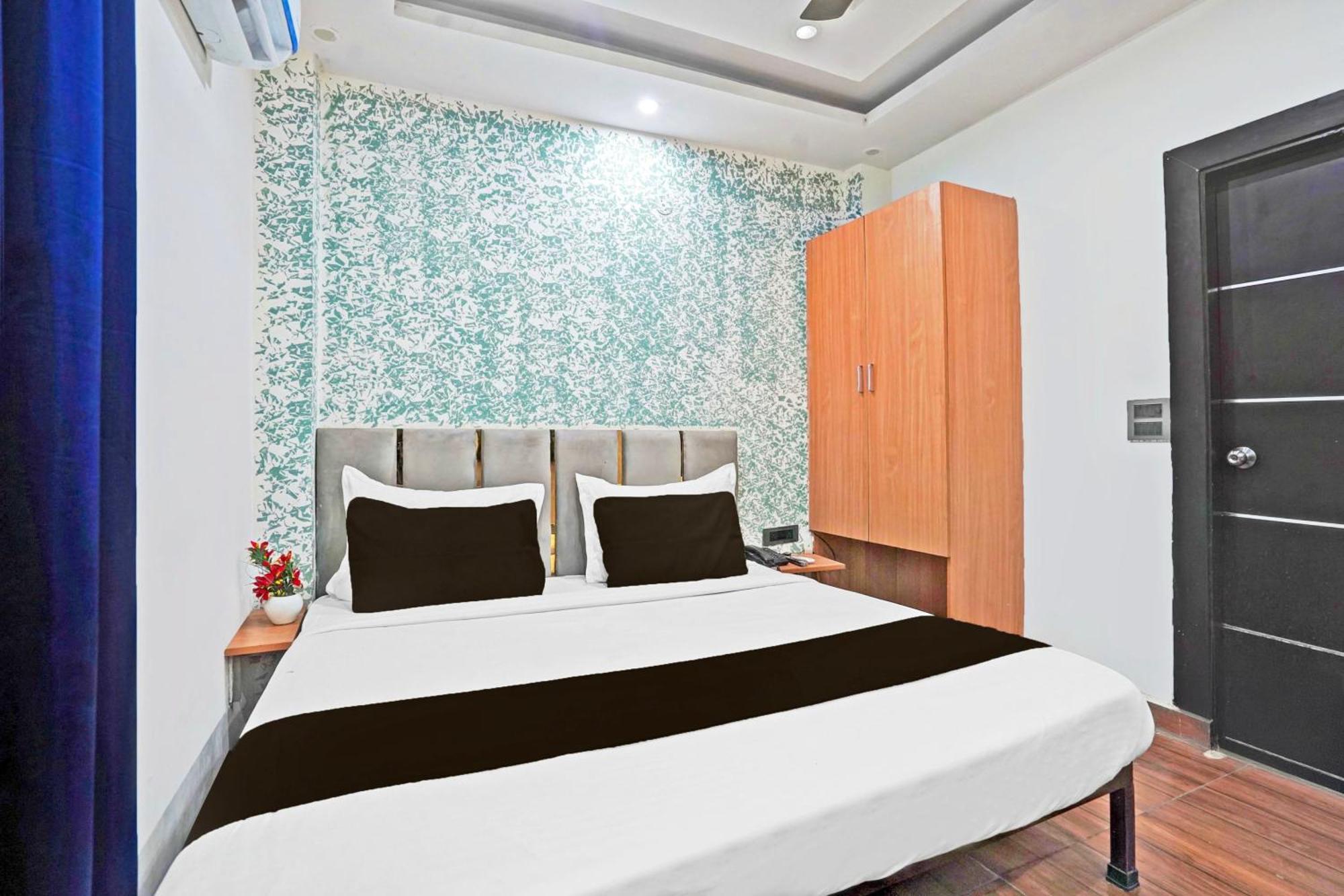 Twamev Residency Hotell New Delhi Exteriör bild