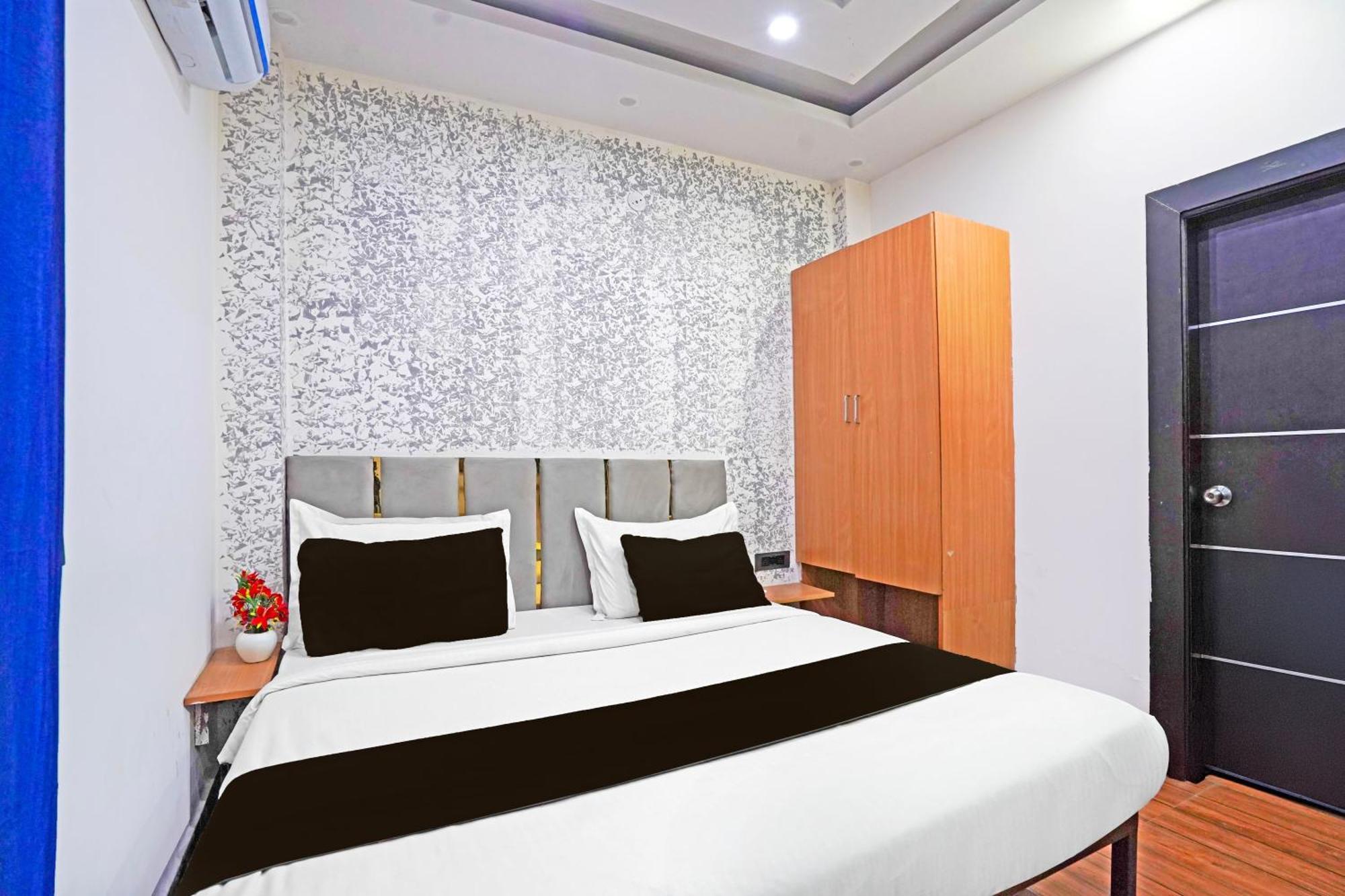 Twamev Residency Hotell New Delhi Exteriör bild