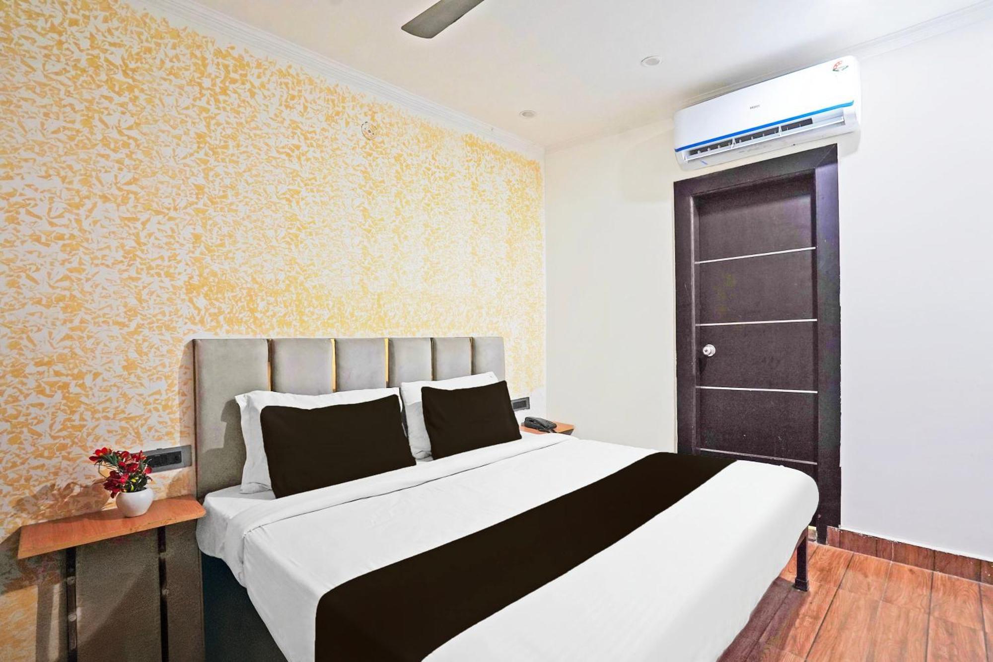 Twamev Residency Hotell New Delhi Exteriör bild