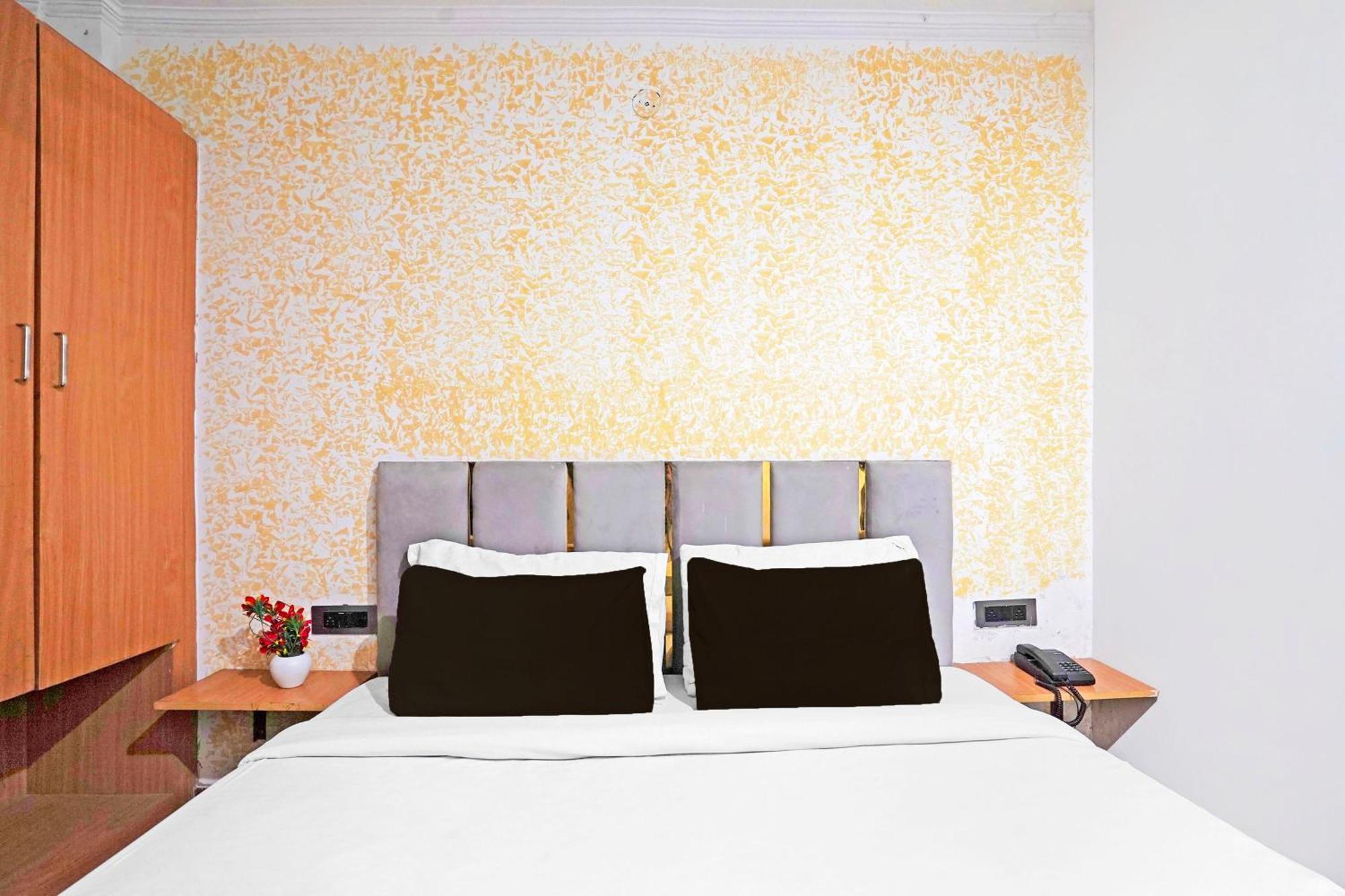 Twamev Residency Hotell New Delhi Exteriör bild